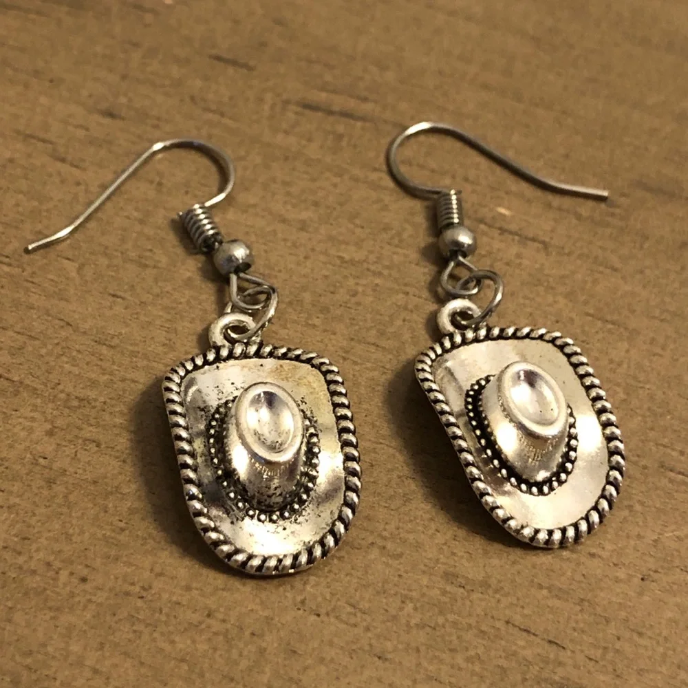 Elegant Silver Tone Cowboy Hat Shaped Dangle Fashion Jewelry Earrings